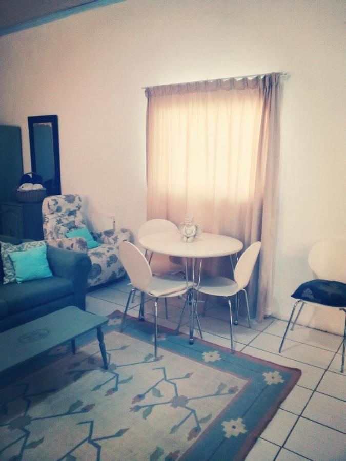 36 Df Strauss Street Apartment Клейнмонт Екстериор снимка