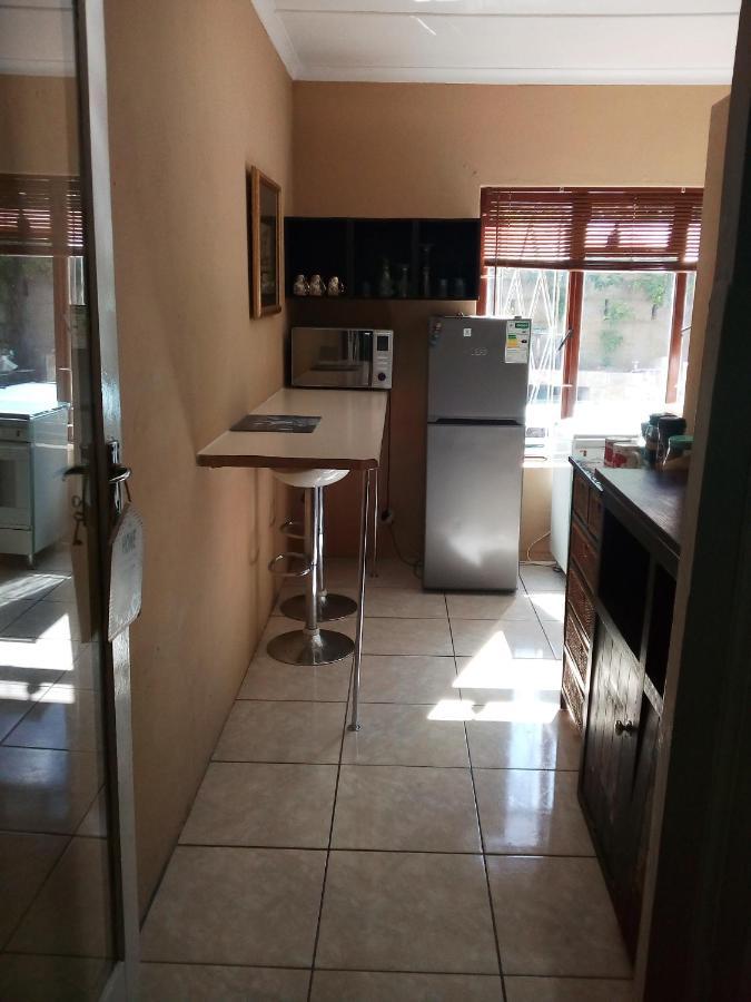 36 Df Strauss Street Apartment Клейнмонт Екстериор снимка