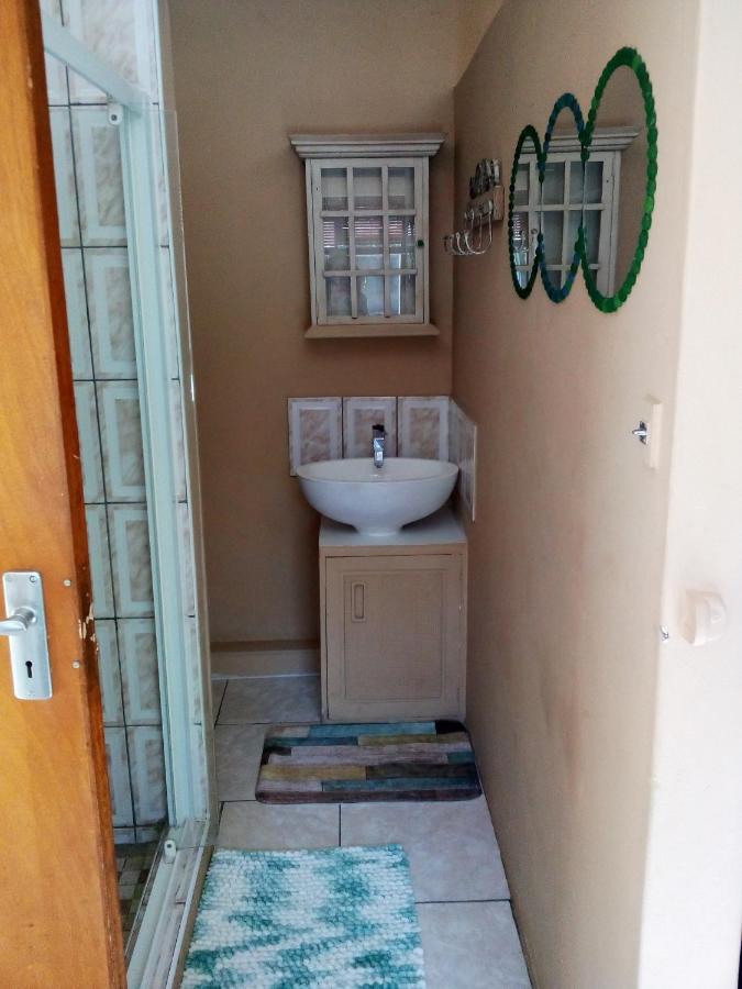36 Df Strauss Street Apartment Клейнмонт Екстериор снимка