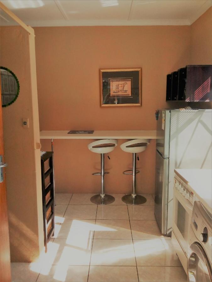 36 Df Strauss Street Apartment Клейнмонт Екстериор снимка