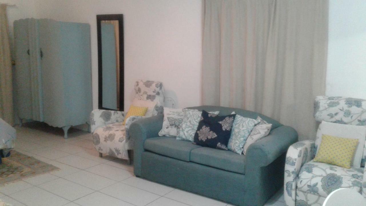 36 Df Strauss Street Apartment Клейнмонт Екстериор снимка